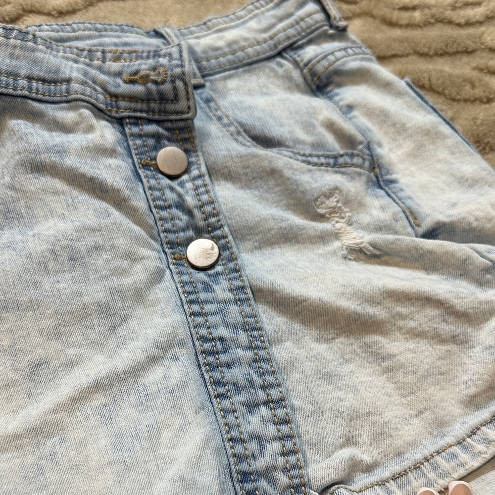 No Boundaries Acid Wash Jean Shorts - Picture 4 of 4